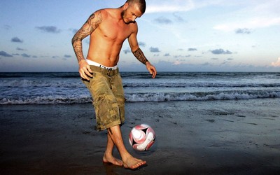 亿兆电竞焦点-于帕梅卡诺被换下时全场欢呼