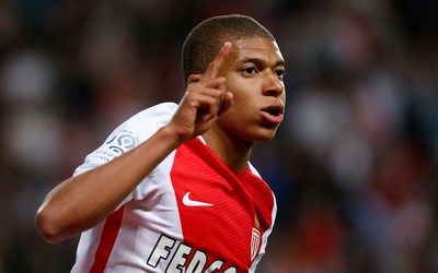 亿兆电竞焦点-凯利脱衣庆祝黄牌也值了