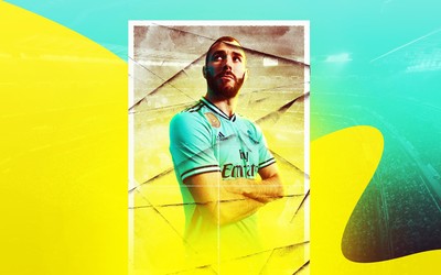 亿兆电竞快讯-凯蒂麦卡比赛后和教练拥抱