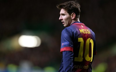 亿兆电竞焦点-加克波绝杀后脱衣庆祝吃黄牌